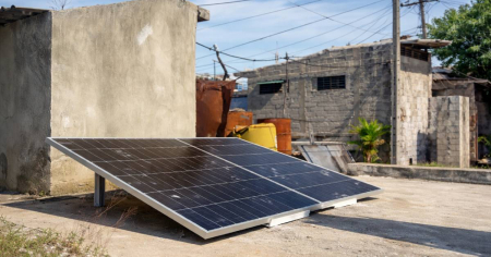 Estímulo estatal en Cuba va del carro soviético al panel solar chino: "Ha tenido un impacto muy bueno"
