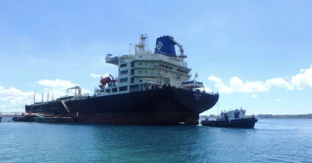 Empieza a llegar combustible importado a negocios privados en Cuba