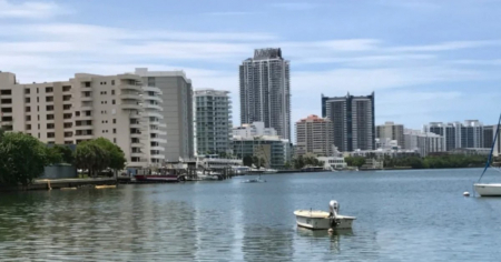Proponen regla que podría expulsar a inmigrantes de viviendas públicas en EE.UU.