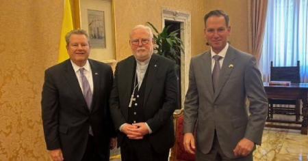 Mike Hammer busca en el Vaticano apoyo para la libertad de Cuba