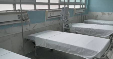 Cubanos sobre remodelación de hospital en Villa Clara: "Invierten y se sigue cayendo a pedazos"