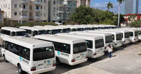 Gobierno cubano presume de nueva flota de autobuses para Salud cuando el país está sin combustible