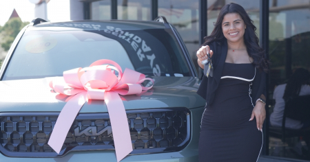 Huyó del régimen y llegó a EE.UU. sin nada: Hoy cumple sueños como asesora en venta de autos en Florida