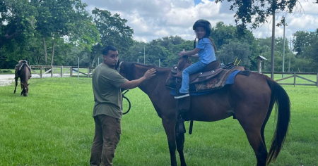 Entre lágrimas, esposa de sobreviviente de la lancha pide saber dónde está: "Es un hombre de trabajo, un hombre de bien"