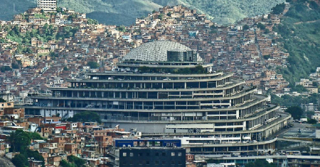 La brecha entre las cifras oficiales y las verificadas: ¿Cuántos presos políticos han sido excarcelados realmente en Venezuela?