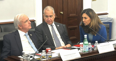 Congresistas de Florida celebran expulsión de embajador cubano de Ecuador: “Más países están despertando”