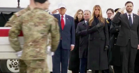Trump y Melania presentan respetos a los soldados caídos en la Operación Epic Fury