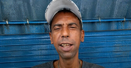 Cubano: "¿Cuándo van a decir que el pueblo puede comprar en las tiendas en dólares?"