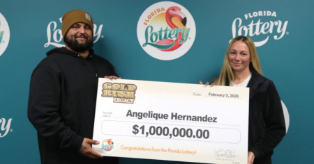 Mujer gana $1 millón con raspadito de la Lotería de Florida comprado en un Publix