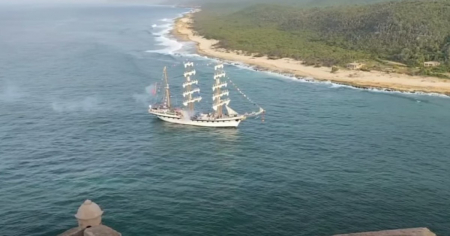 Buque de la Armada venezolana llega a Santiago de Cuba y sus salvas de cañón asustan a la población