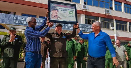 El régimen premia a sus esbirros: Reconocen en Holguín «servicio distinguido» del MININT