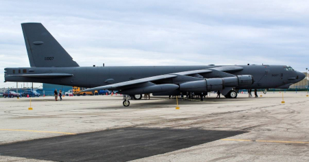 Revelan identidad de tripulantes del bombardero B-52 estrellado en Base Aérea de EE.UU.