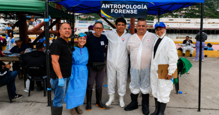 Forenses cubanos identifican hasta 60 cuerpos por día en Venezuela