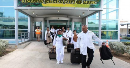 Jamaica anuncia el regreso de más de 50 enfermeras cubanas a su sistema de salud bajo contratos individuales