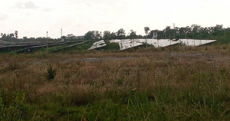 Millonaria inversión, escaso mantenimiento: la maleza se adueña de un parque fotovoltaico en Villa Clara