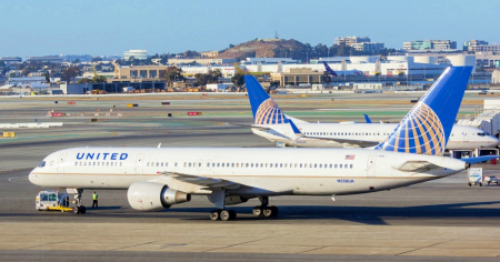 United Airlines encuentra solución para el asiento que nadie quiere