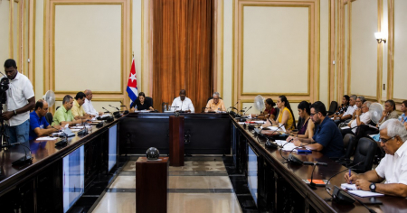 «¿Y ahora cuál es el invento?»: Cubanos reaccionan a nuevos decretos aprobados por el Consejo de Estado