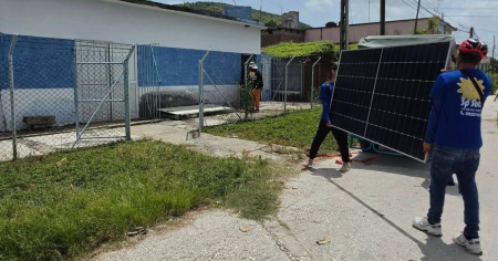 Vecinos y cubanos en el exterior recaudan más de 10 mil dólares para paneles solares en radiobase de Etecsa en Sancti Spíritus