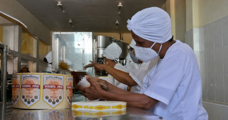 Una mipyme salva la tradicional Guayabita del Pinar de la parálisis productiva