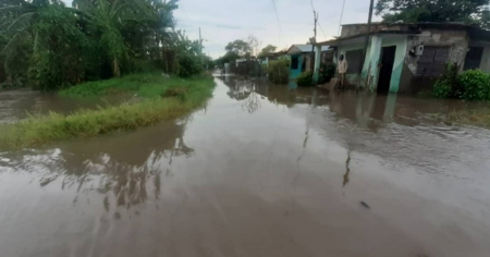Tormenta local severa con caída de granizo azota el centro de Camagüey