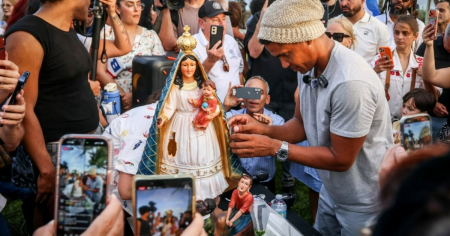 Luis Manuel Otero: «Yo estoy con Oshún y estoy con la Virgen del Cobre pero mejor que todo estoy con Cuba»