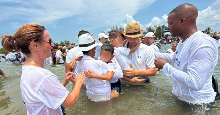 Impresionante bautizo en Pinar del Río: alrededor de 450 personas «fueron a las aguas»