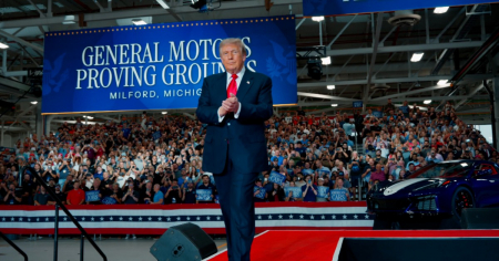 Trump asegura que la industria automotriz «está de vuelta» en EE.UU. gracias a sus aranceles