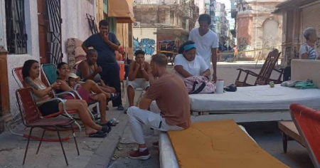 Familias siguen a la intemperie tras derrumbes en Centro Habana sin solución del régimen