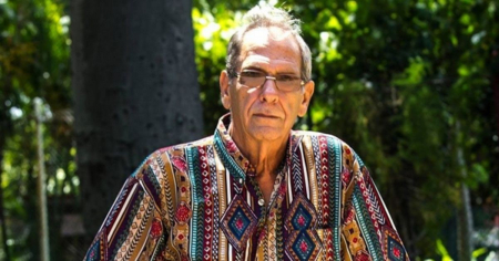 Emblemático narrador y comentarista René Navarro revela que también narró rodeo, carreras de caballos y peleas de gallos