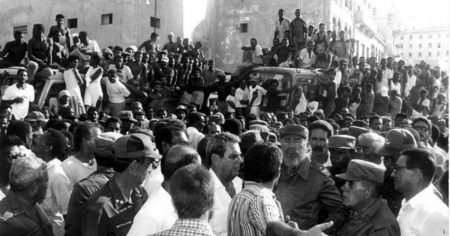 El régimen cubano reescribe el Maleconazo y presenta a Fidel Castro como el héroe: «Un tirano hubiera indicado disparar»