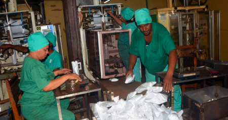 Ante ausencia de café, torrefactora de Villa Clara improvisa con otros granos