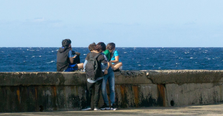 «El futuro para mí es incierto»: Cubanos sobreviven sin hacer planes