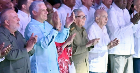 Raúl Castro reaparece en público por el centenario de Fidel: Así se le vio