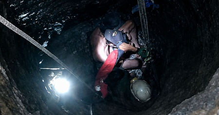 Bomberos rescatan con vida a un hombre que cayó a un pozo en Holguín