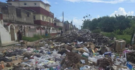 Cubanos piden solución en Cárdenas: «La basura se acumula a pocos metros de la casa»