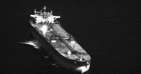 EE.UU. golpea flota petrolera iraní tras ataque contra buques de guerra: «Si eliminan dos de los nuestros, destruiremos tres de los suyos»