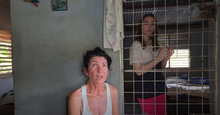 Entre lágrimas, familia cubana agradece ayuda para su hija enferma de esquizofrenia