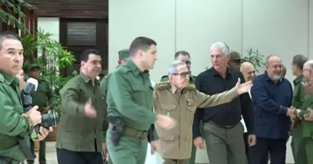 Reaparece Raúl Castro junto a Díaz-Canel tras rumores acerca de su muerte