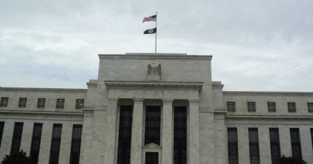 Reserva Federal sube las tasas de interés por primera vez en tres años pese a los pedidos de Trump de bajarlas