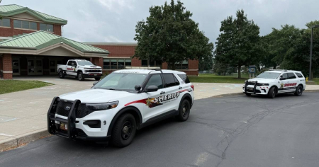 Arrestan a cubano frente a oficina del sheriff en Wyoming tras casi atropellar a un agente