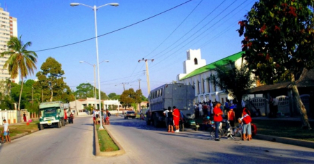 Cables con corriente en la calle: la denuncia de vecinos de Camagüey que no recibe respuesta oficial