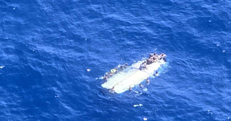 Dos muertos y 40 sobrevivientes rescatados tras naufragio cerca de Puerto Rico: reportan violenta pelea a bordo