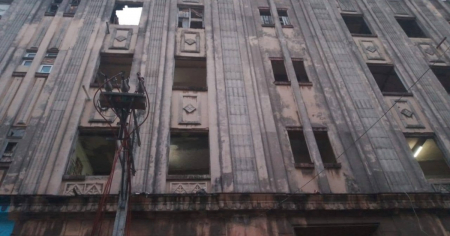 Derrumbe parcial en edificio de Centro Habana desata preocupación entre los vecinos