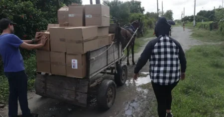 Voluntarios de Cáritas comienzan a distribuir en Camagüey ayuda de EE.UU.
