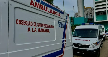 Rusia dona tres ambulancias y un Lada para centros médicos de La Habana