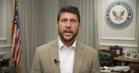 Florida habilita formulario de denuncias por precios abusivos tras declarar emergencia por tormenta tropical Isaias