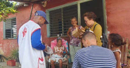 Entregan ayuda humanitaria de Estados Unidos a Cuba en comunidades de Candelaria