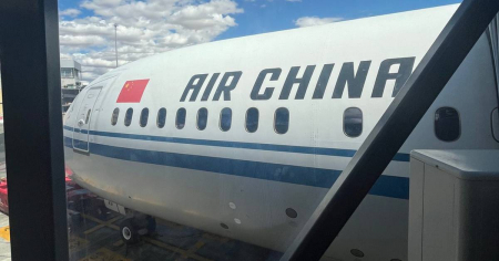 Cubanos denuncian horas de espera, traslados a hoteles e incertidumbre por vuelos cancelados de Air China