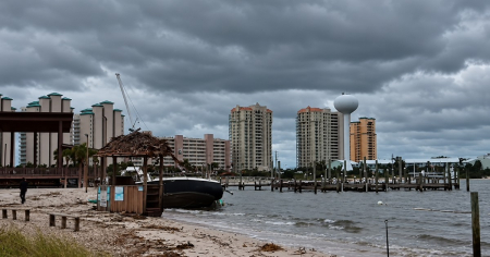 Florida: Santa Rosa levanta órdenes de evacuación, pero pide no regresar aún a Navarre Beach