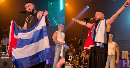 El Chacal saca la bandera cubana en pleno concierto en España y estalla contra Díaz-Canel: «La gente se está muriendo de hambre»